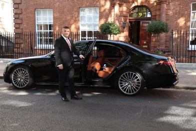 Why Book a Luxury Chauffeur Service for Business Travel in the UK?